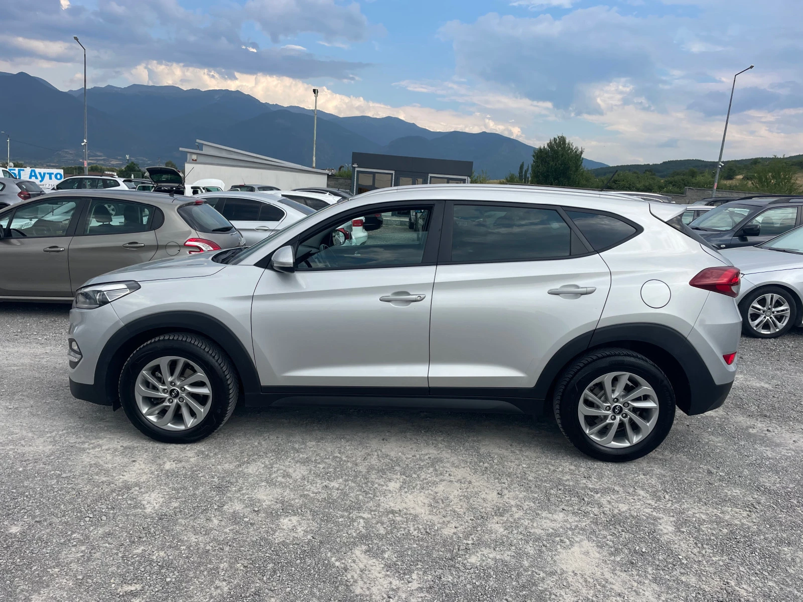 Hyundai Tucson 2.0CRDI 4X4 AUTOMATIC EURO6B - изображение 4