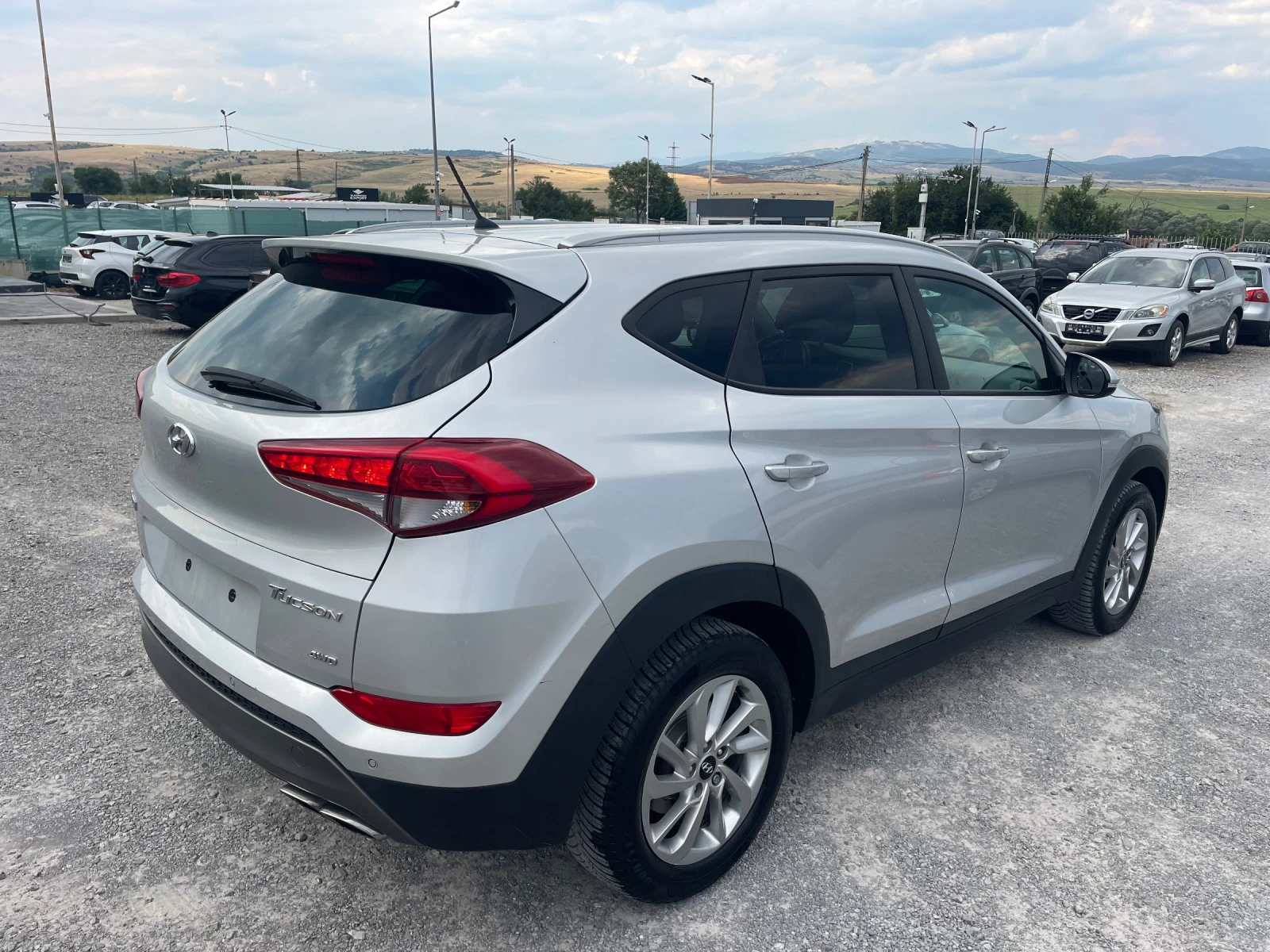 Hyundai Tucson 2.0CRDI 4X4 AUTOMATIC EURO6B - изображение 6