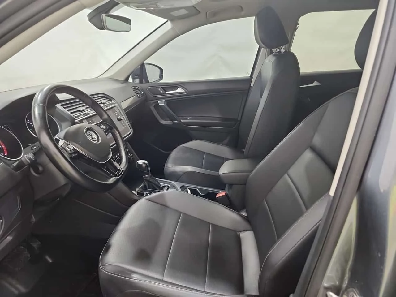 VW Tiguan * COMFORTLINE * CARFAX * ПОДГРЕВИ * ПАНОРАМА *  - изображение 9