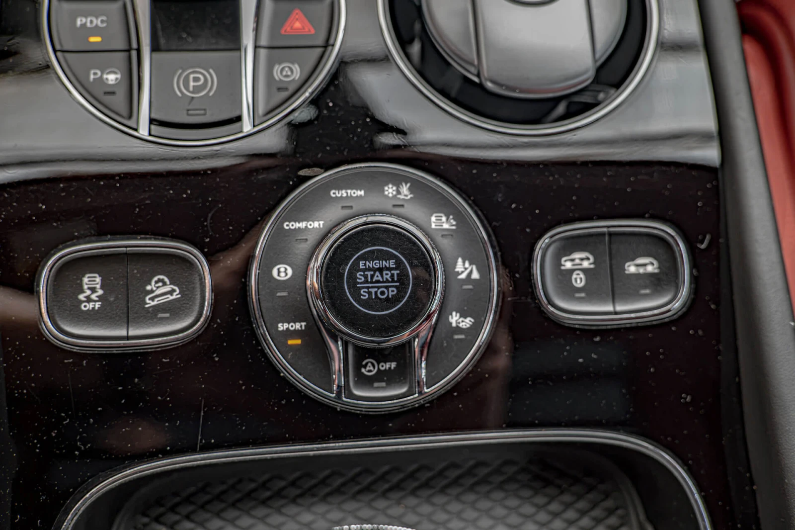 Bentley Bentayga 6.0TSI W12/Luxury Edition/Камера 360/Обдухване/Amb, снимка 13 - Автомобили и джипове - 55320023
