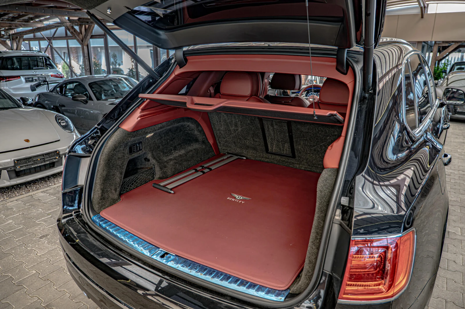 Bentley Bentayga 6.0TSI W12/Luxury Edition/Камера 360/Обдухване/Amb, снимка 10 - Автомобили и джипове - 55320023