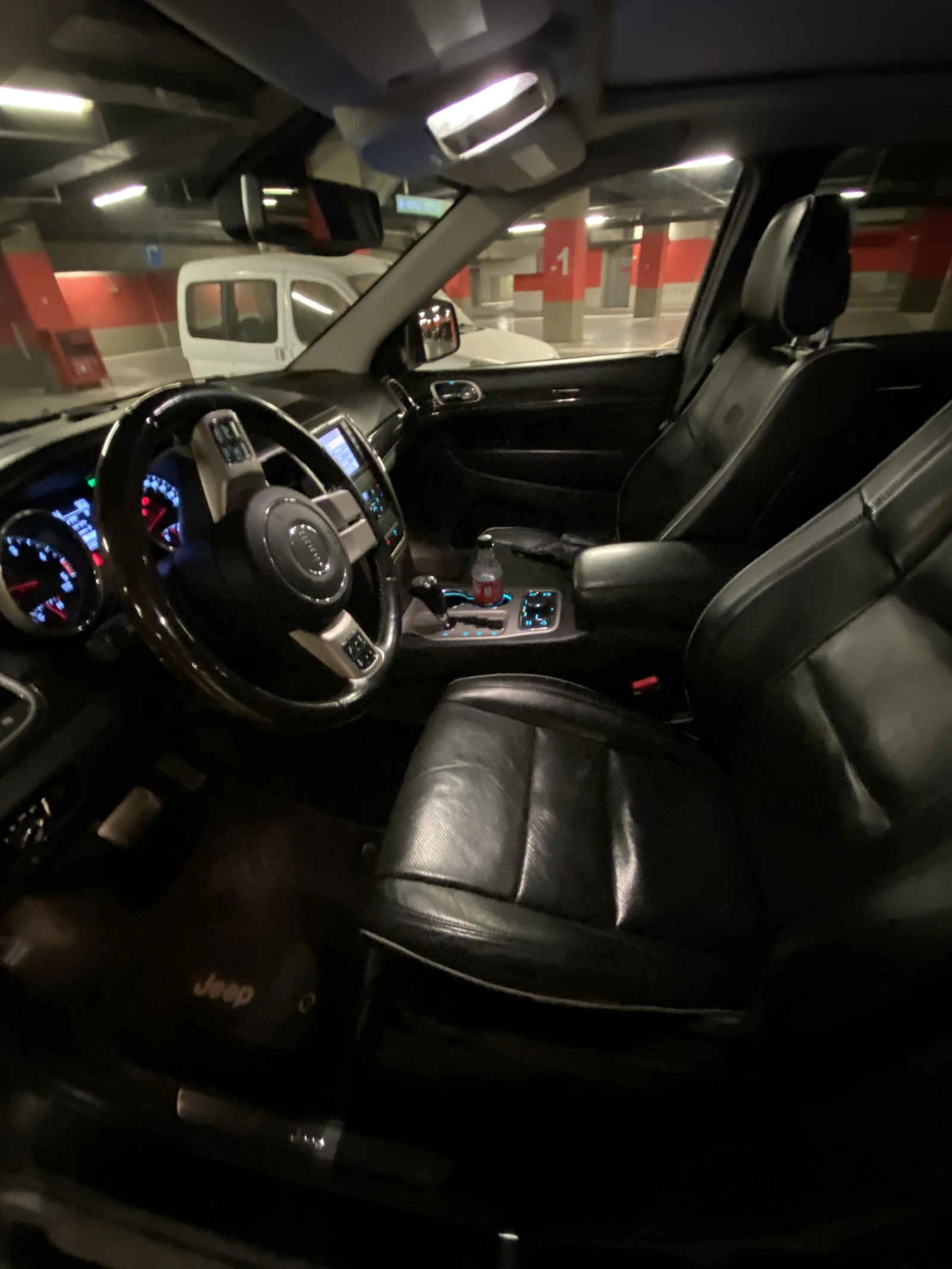 Jeep Grand cherokee Уникален! Реални км! * Подгрев * Обдух. * Панорама, снимка 7 - Автомобили и джипове - 55709648