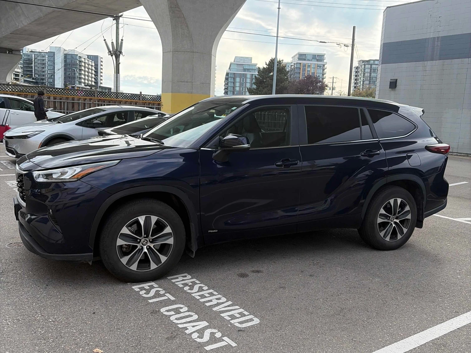 Toyota Highlander * Hybrid XLE * CARFAX * , снимка 2 - Автомобили и джипове - 56131882