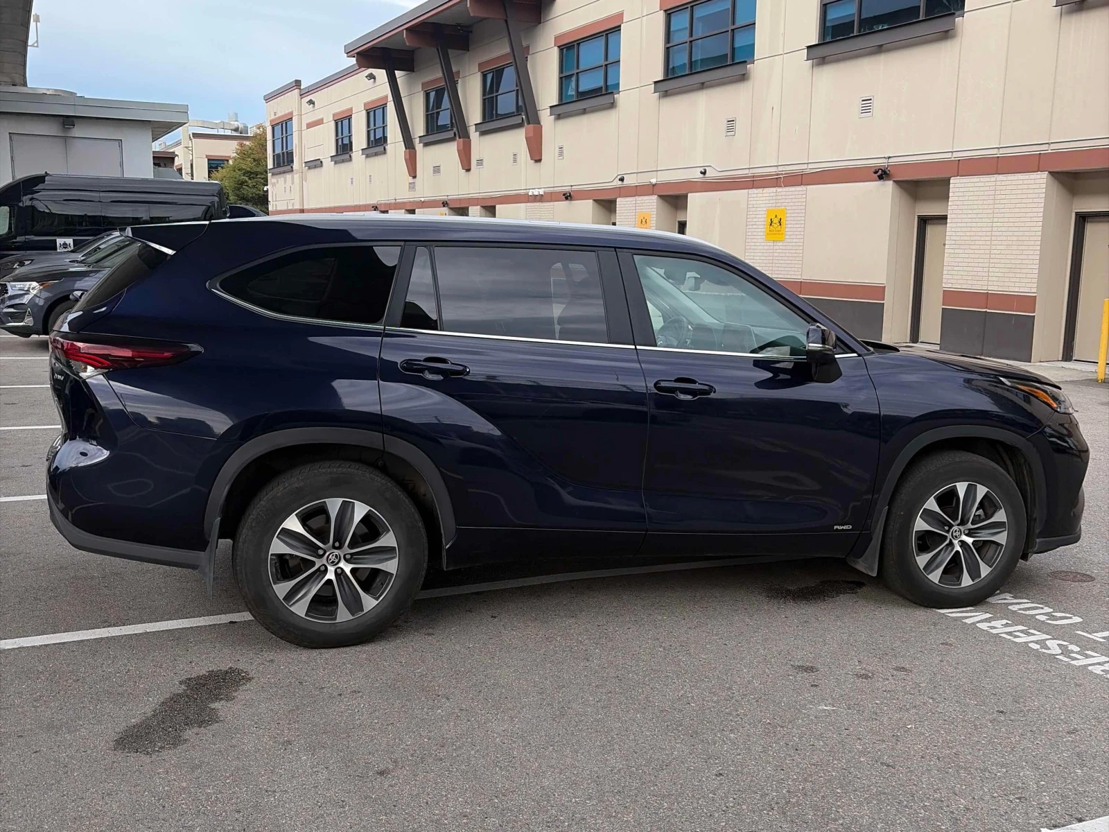 Toyota Highlander * Hybrid XLE * CARFAX * , снимка 3 - Автомобили и джипове - 56131882