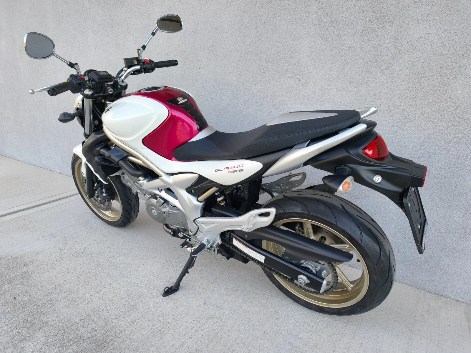 Suzuki Gladius 650i, 12.524 km, 2010 година, ЛИЗИНГ , снимка 13 - Мотоциклети и мототехника - 55539770