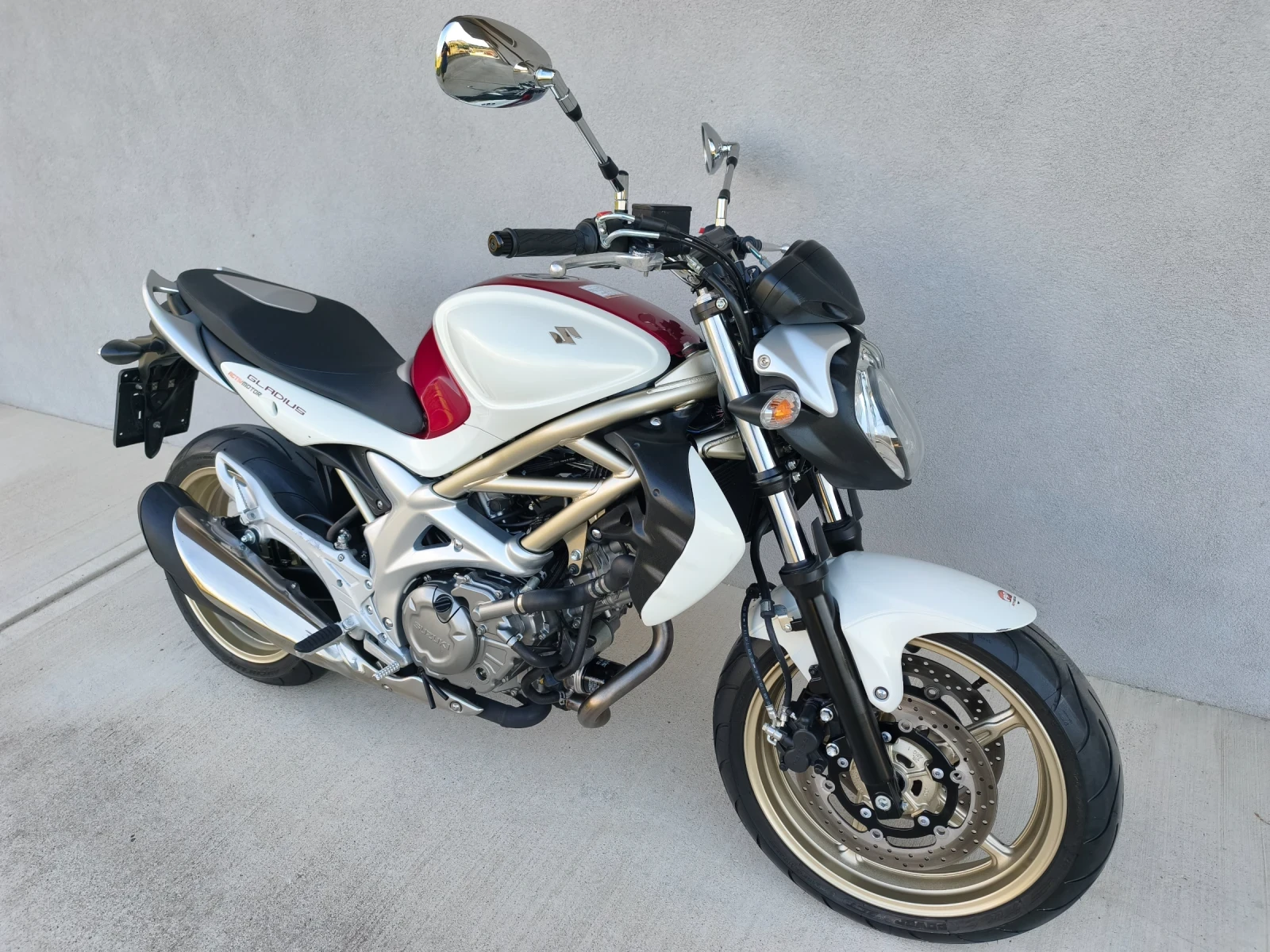 Suzuki Gladius 650i, 12.524 km, 2010 година, ЛИЗИНГ , снимка 2 - Мотоциклети и мототехника - 55539770