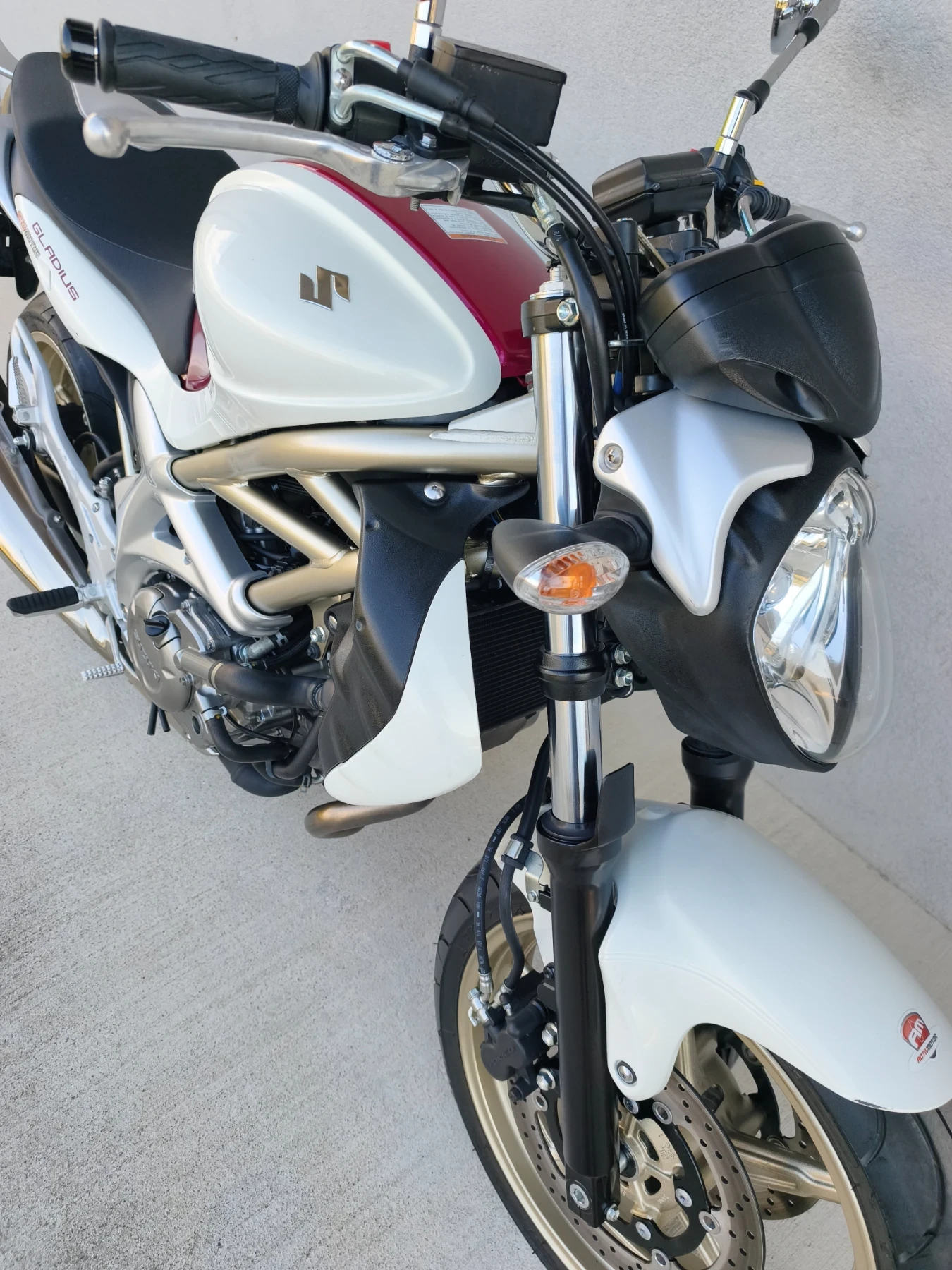 Suzuki Gladius 650i, 12.524 km, 2010 година, ЛИЗИНГ , снимка 5 - Мотоциклети и мототехника - 55539770