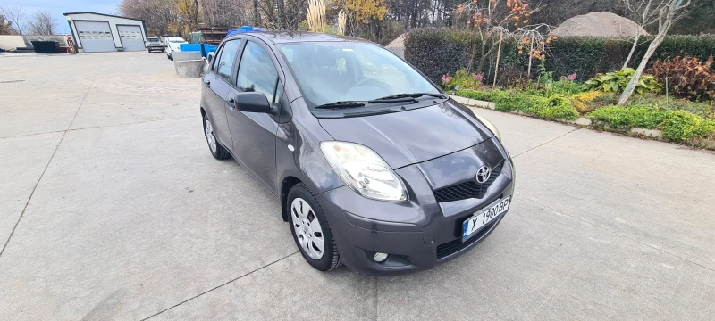 Toyota Yaris 1.3i, снимка 1 - Автомобили и джипове - 48095941