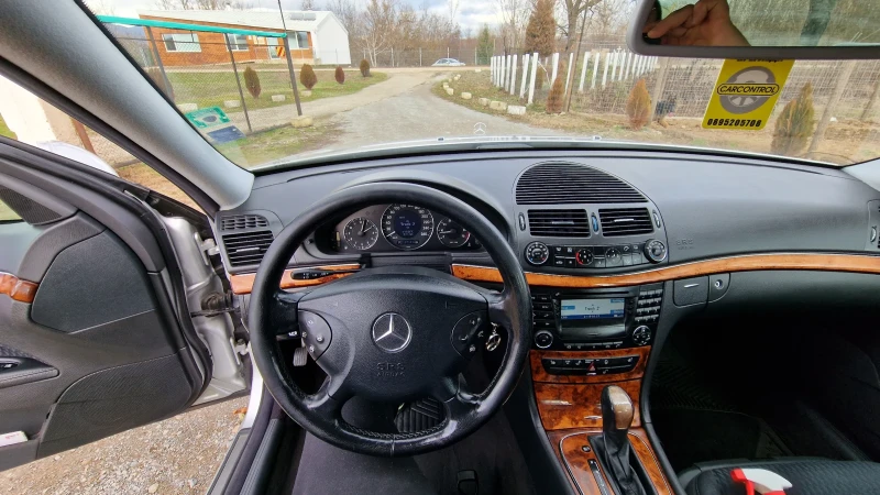 Mercedes-Benz E 200, снимка 15 - Автомобили и джипове - 49089835