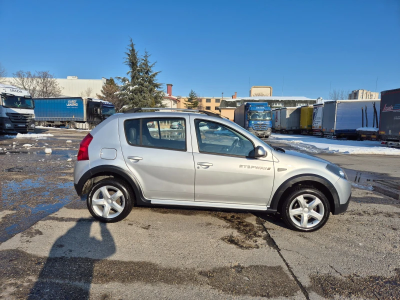 Dacia Sandero 1.6i-Газ, Италия, снимка 4 - Автомобили и джипове - 49224908