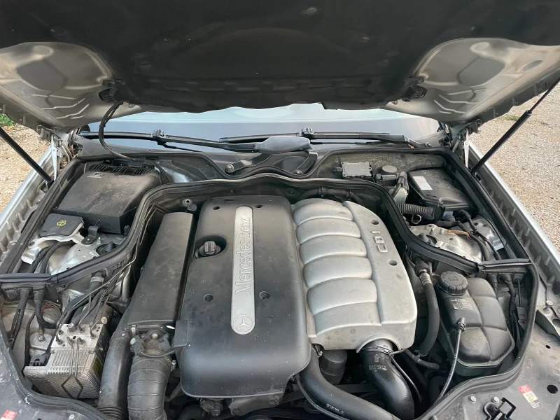 Mercedes-Benz E 270 КОЖА/НОВИ ГУМИ/МНОГО ЗАПАЗЕН/РЕАЛЕН ПРОБЕГ/, снимка 15 - Автомобили и джипове - 52495782