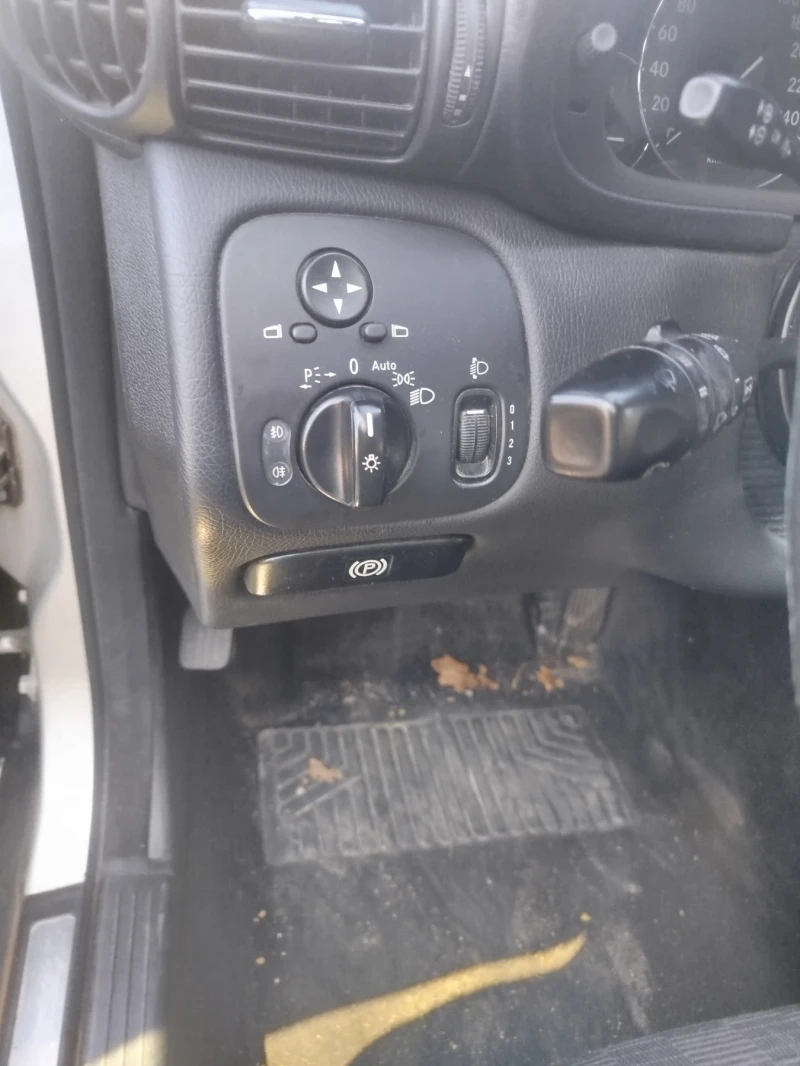 Mercedes-Benz C 220, снимка 7 - Автомобили и джипове - 52808937