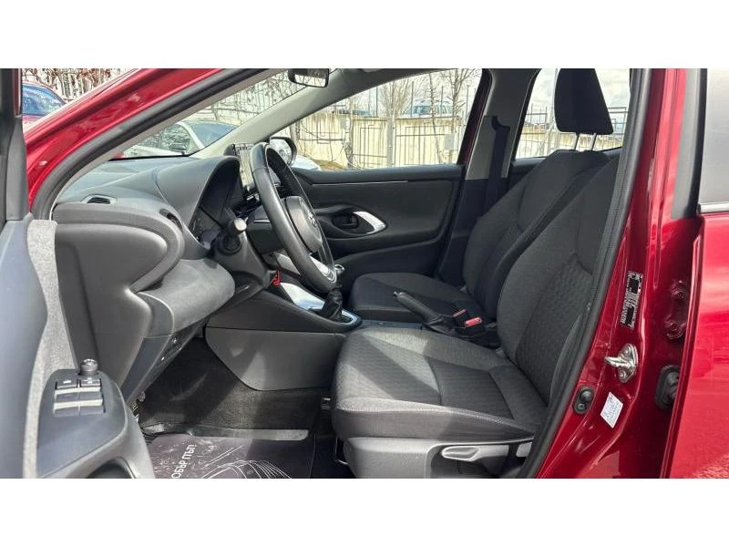 Toyota Yaris 1.5 FANCY 6MT, снимка 12 - Автомобили и джипове - 54088312
