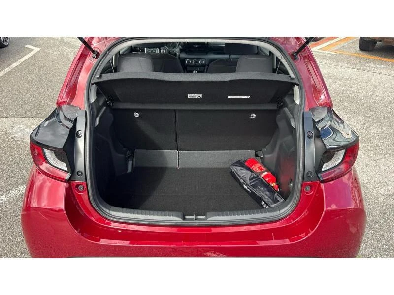 Toyota Yaris 1.5 FANCY 6MT, снимка 10 - Автомобили и джипове - 54088312