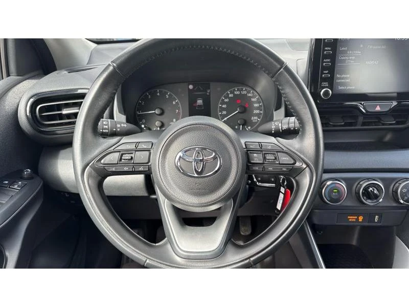 Toyota Yaris 1.5 FANCY 6MT, снимка 13 - Автомобили и джипове - 54088312