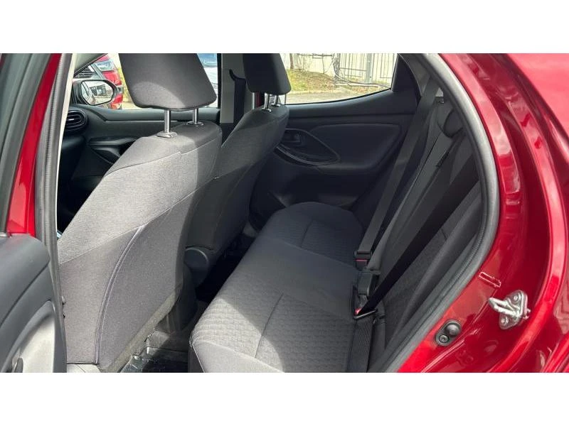 Toyota Yaris 1.5 FANCY 6MT, снимка 11 - Автомобили и джипове - 54088312