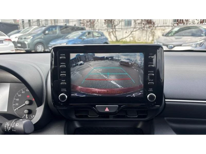 Toyota Yaris 1.5 FANCY 6MT, снимка 15 - Автомобили и джипове - 54088312