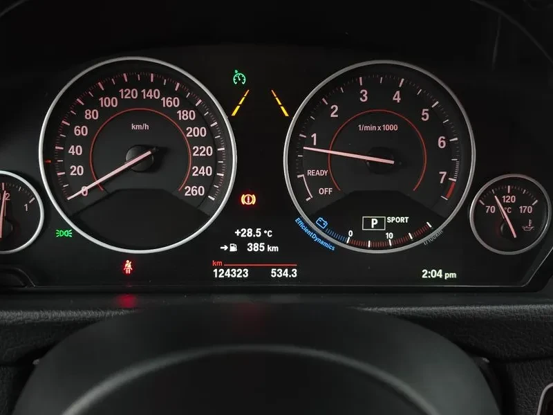 BMW 330 I M Sports, снимка 8 - Автомобили и джипове - 55928847