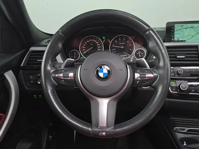 BMW 330 I M Sports, снимка 15 - Автомобили и джипове - 55928847