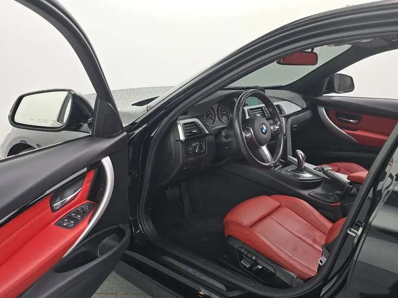 BMW 330 I M Sports, снимка 10 - Автомобили и джипове - 55928847