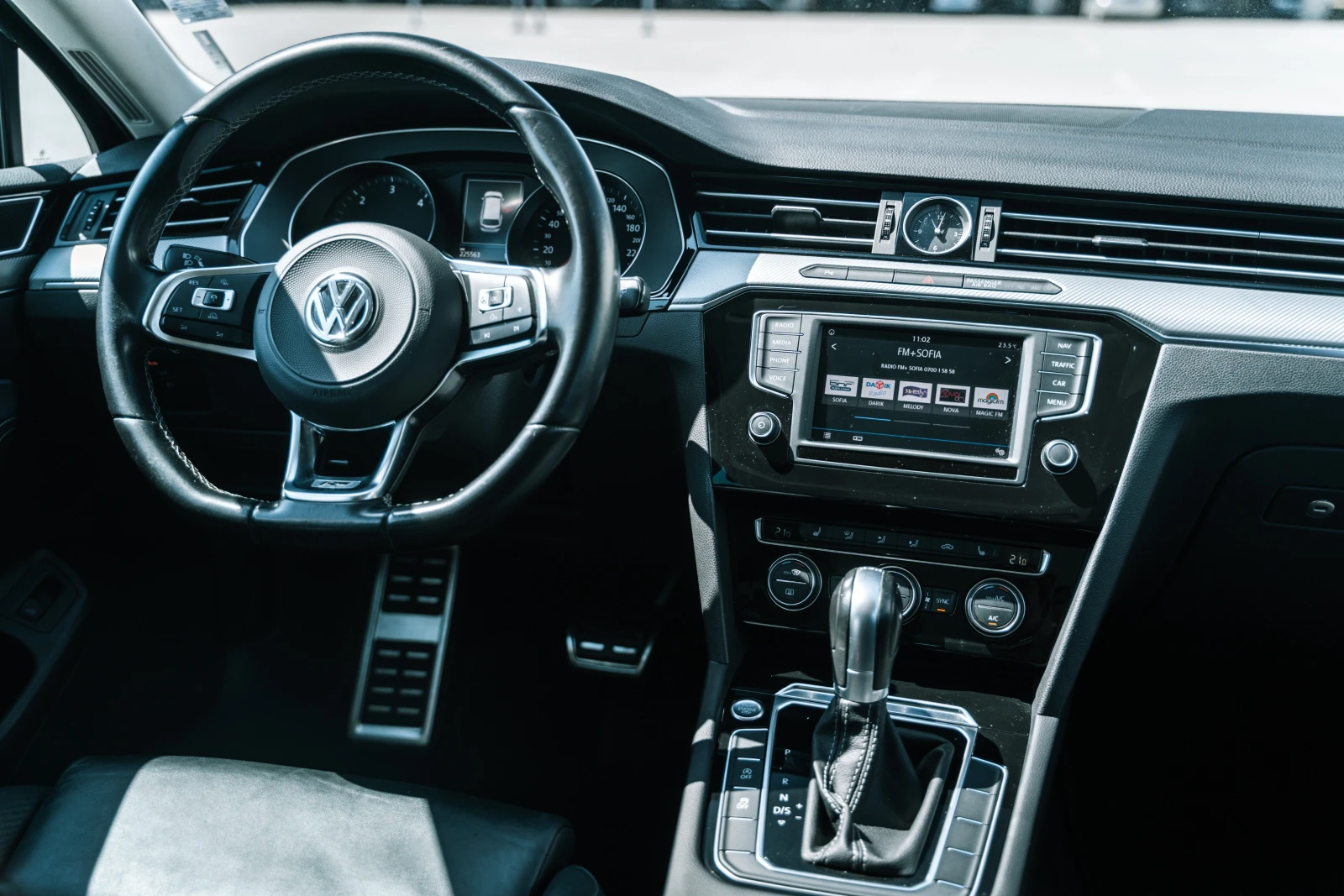 VW Passat  R Line 190кс DSG-6 - изображение 9