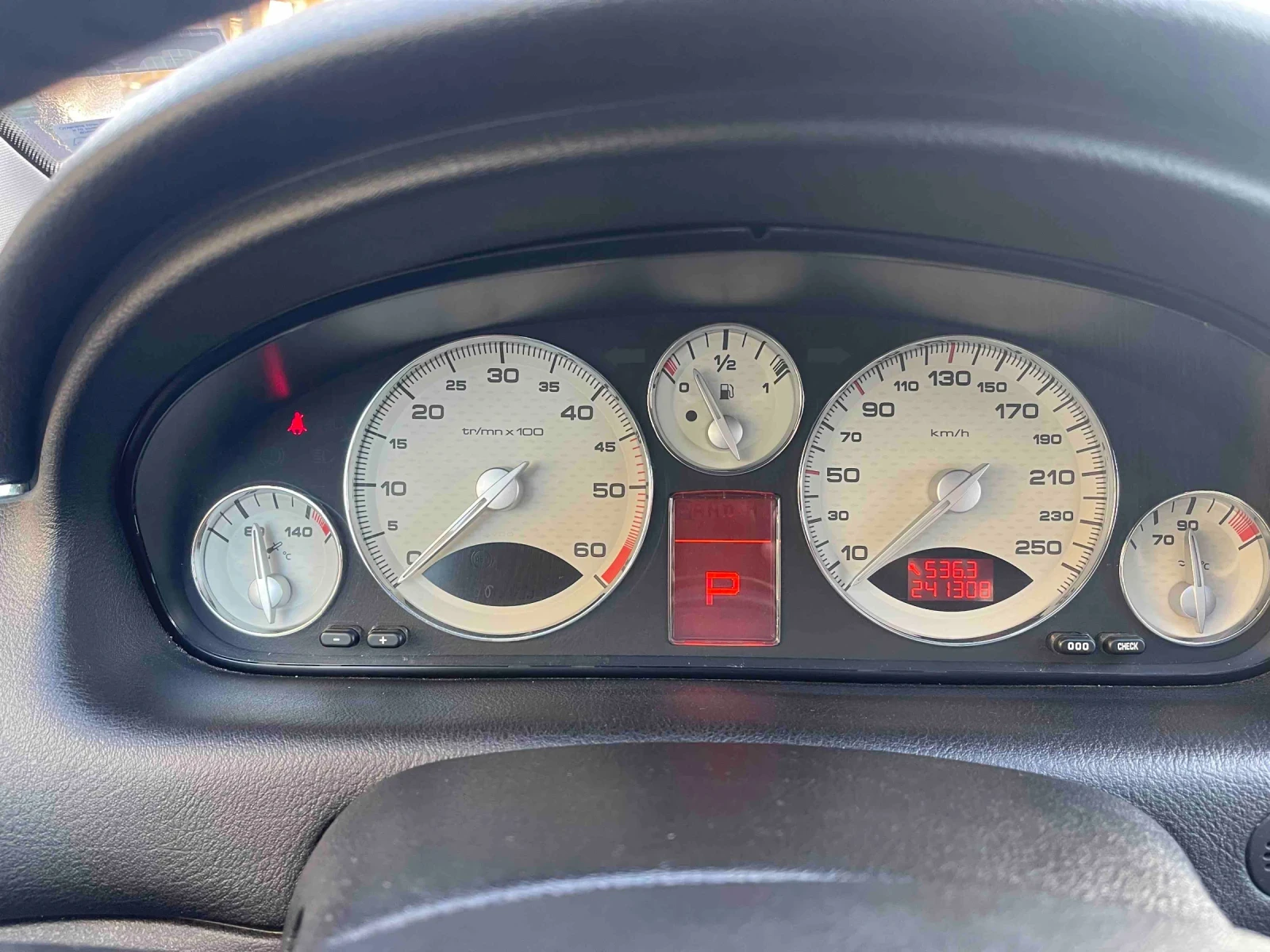 Peugeot 607 Bi Turbo - изображение 8