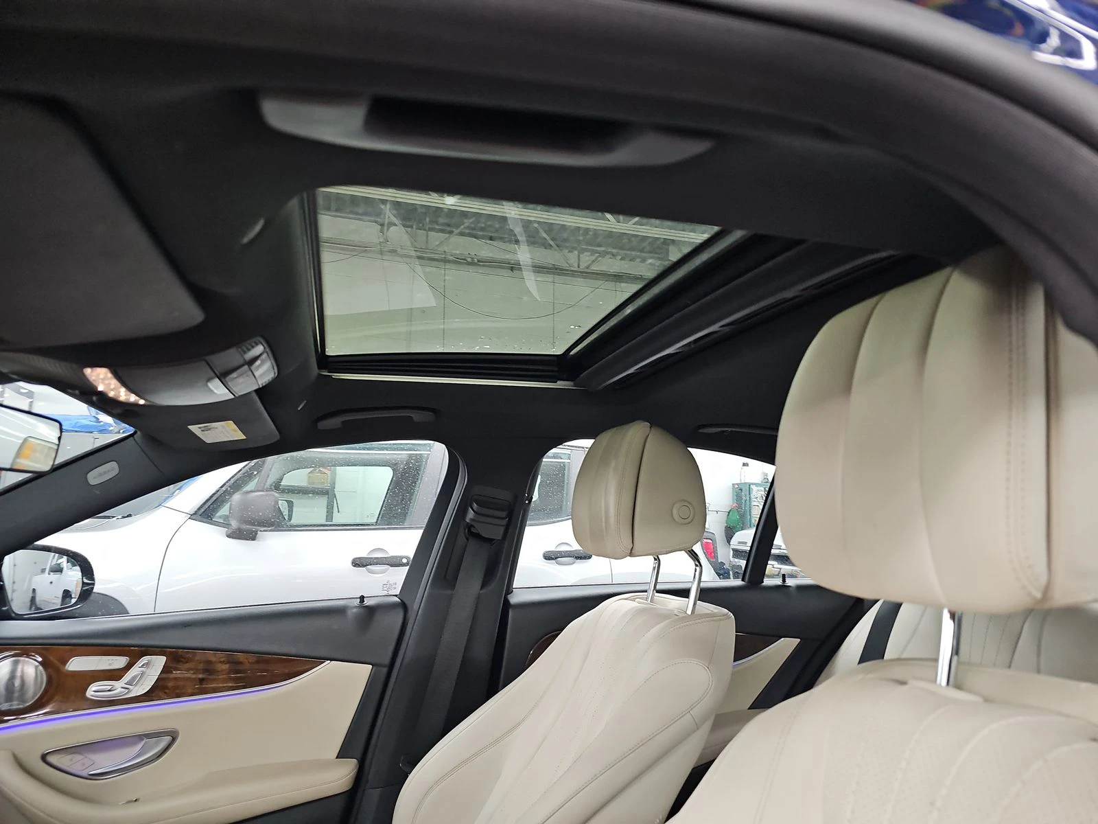 Mercedes-Benz E 300 AMG* PACK* 4MATIC* BURMESTER* МЪРТВА* ТОЧКА* МАСАЖ, снимка 12 - Автомобили и джипове - 53914754