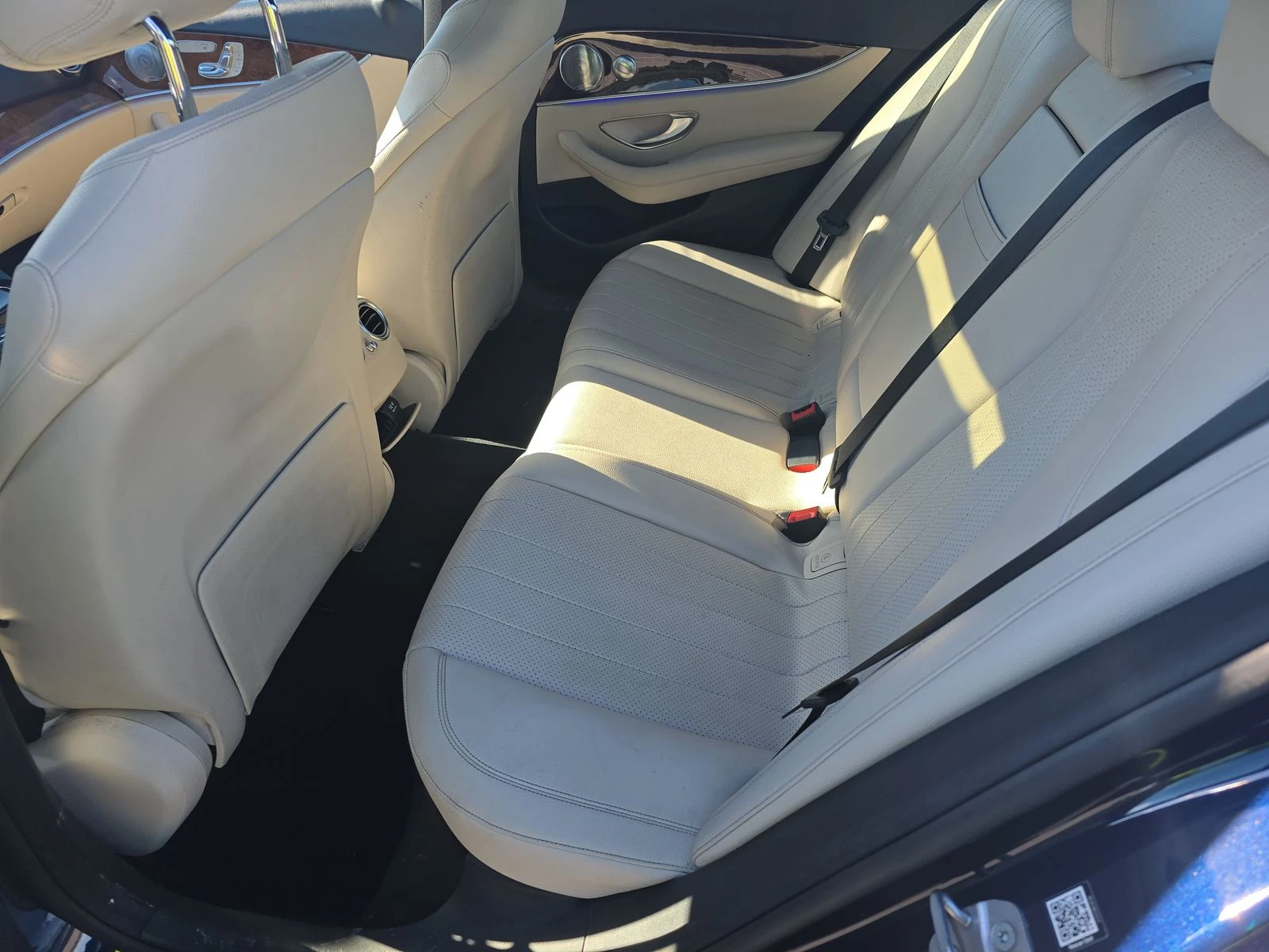 Mercedes-Benz E 300 AMG* PACK* 4MATIC* BURMESTER* МЪРТВА* ТОЧКА* МАСАЖ, снимка 13 - Автомобили и джипове - 53914754