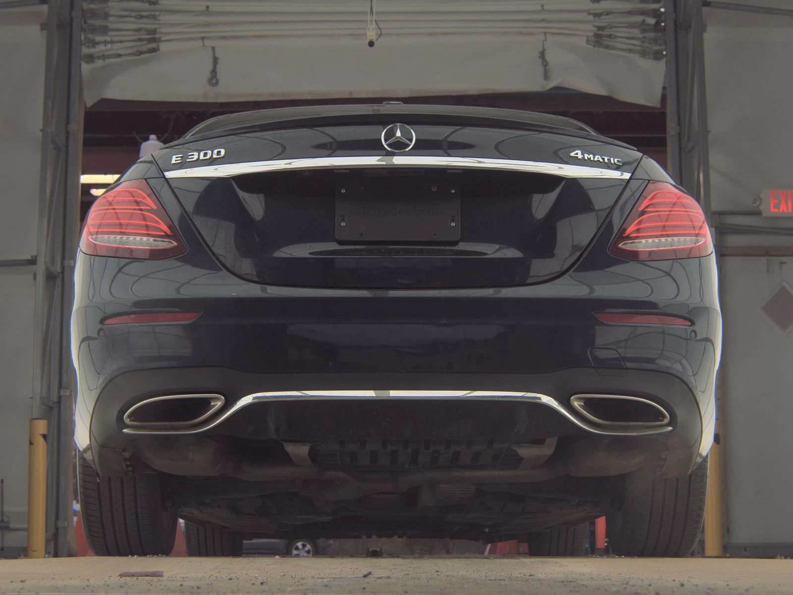 Mercedes-Benz E 300 AMG* PACK* 4MATIC* BURMESTER* МЪРТВА* ТОЧКА* МАСАЖ, снимка 6 - Автомобили и джипове - 53914754