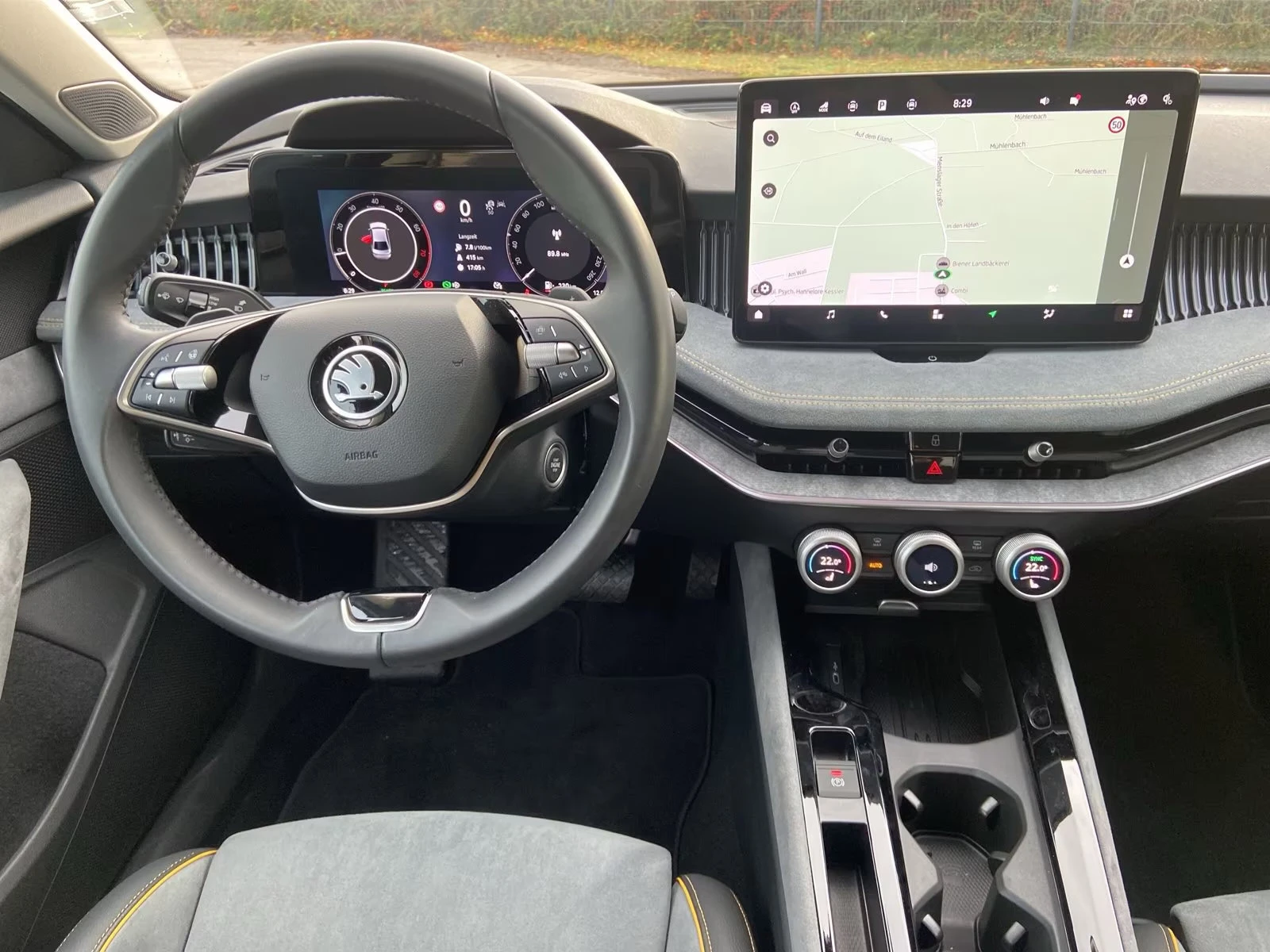 Skoda Superb 1.5TSI/150HP/SELECTION/DSG/CAM/AHK/ACC/CPLAY/127q, снимка 10 - Автомобили и джипове - 54109627