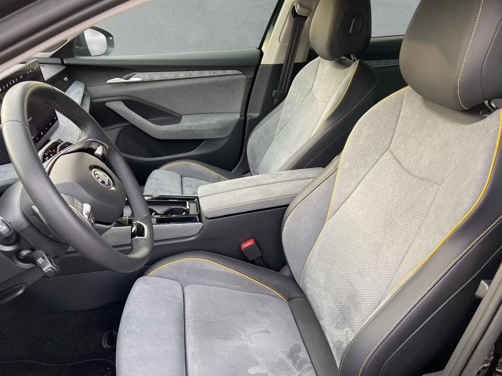 Skoda Superb 1.5TSI/150HP/SELECTION/DSG/CAM/AHK/ACC/CPLAY/127q, снимка 9 - Автомобили и джипове - 54109627