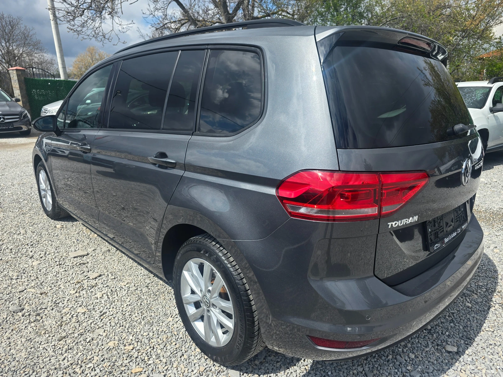 VW Touran 1.6TDI-ЕВРО 6В-АВТОМАТИК-7 МЕСТЕН, снимка 4 - Автомобили и джипове - 54157734