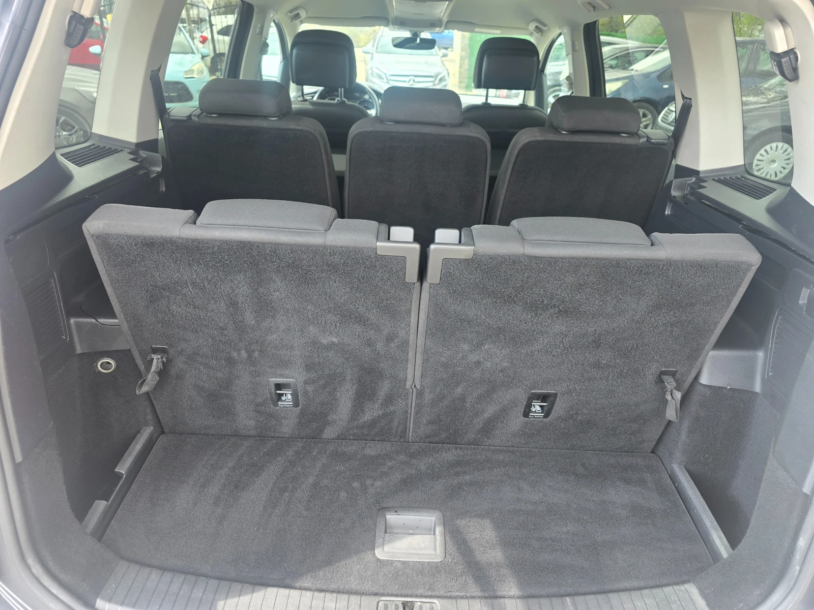 VW Touran 1.6TDI-ЕВРО 6В-АВТОМАТИК-7 МЕСТЕН, снимка 15 - Автомобили и джипове - 54157734