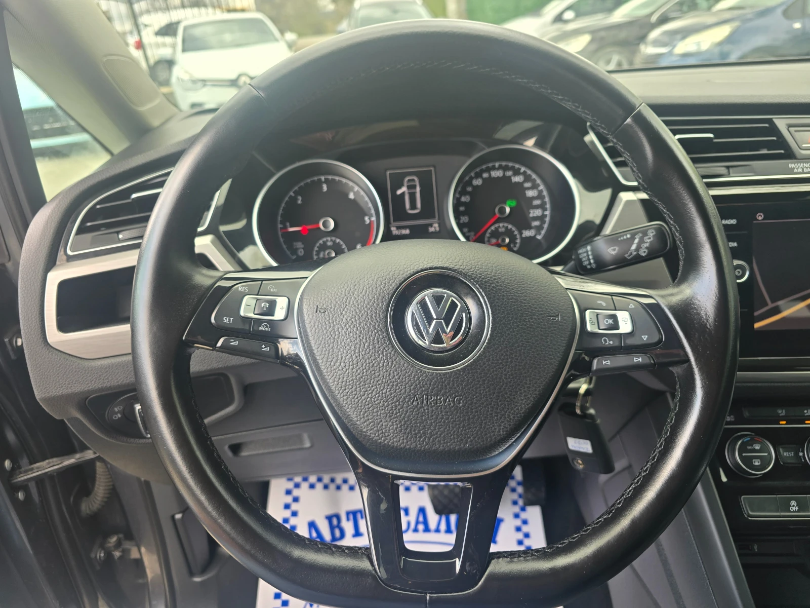 VW Touran 1.6TDI-ЕВРО 6В-АВТОМАТИК-7 МЕСТЕН, снимка 17 - Автомобили и джипове - 54157734