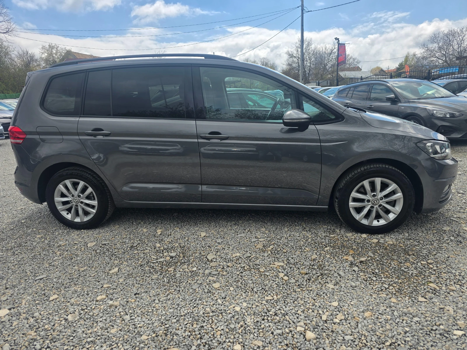 VW Touran 1.6TDI-ЕВРО 6В-АВТОМАТИК-7 МЕСТЕН, снимка 7 - Автомобили и джипове - 54157734