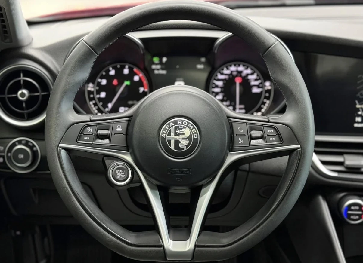 Alfa Romeo Giulia Q4 KEYLESS ПЪЛНА СЕРВИЗНА ИСТОРИЯ БЕЗ ИНЦИДЕНТ, снимка 8 - Автомобили и джипове - 54210391