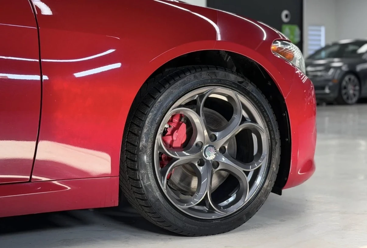 Alfa Romeo Giulia Q4 KEYLESS ПЪЛНА СЕРВИЗНА ИСТОРИЯ БЕЗ ИНЦИДЕНТ, снимка 5 - Автомобили и джипове - 54210391