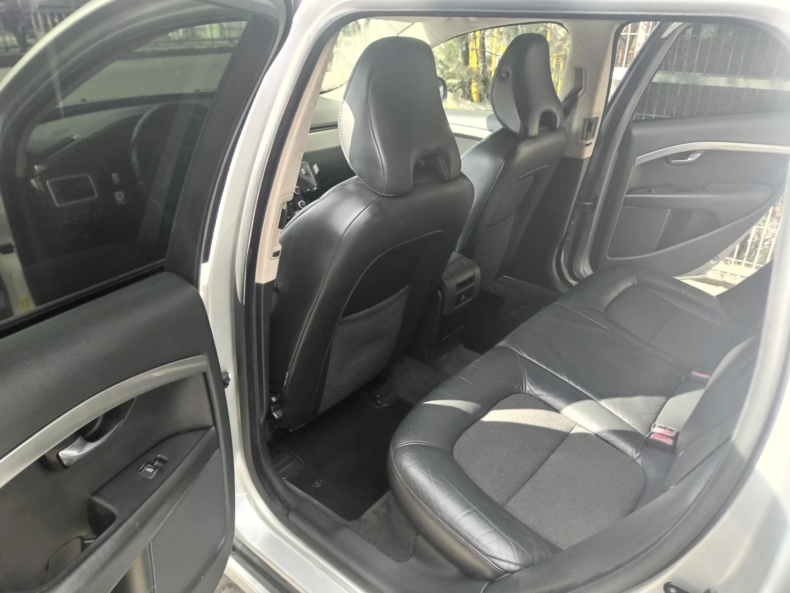 Volvo V70 В 70, снимка 11 - Автомобили и джипове - 54234331