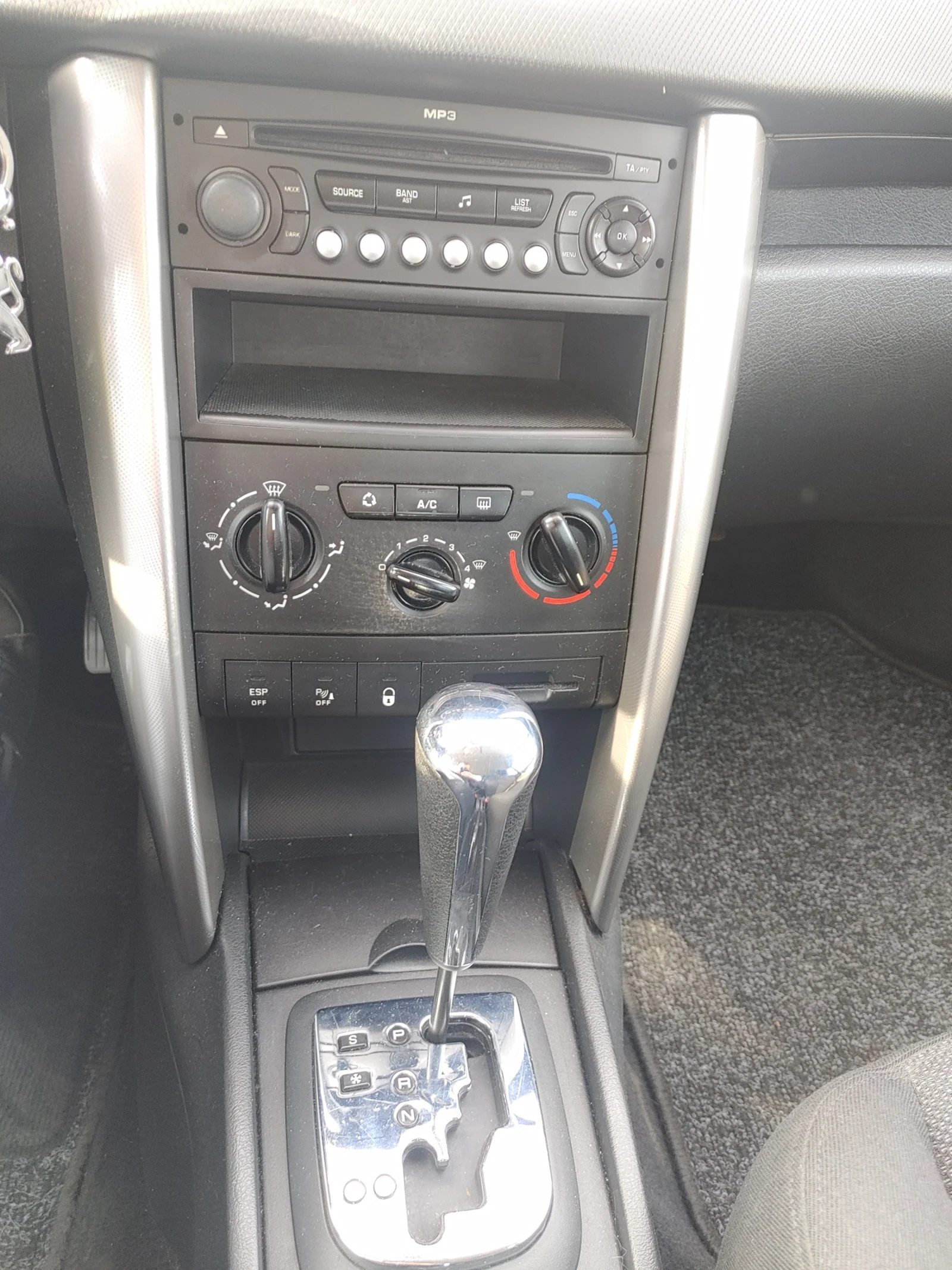 Peugeot 207, снимка 8 - Автомобили и джипове - 54247140