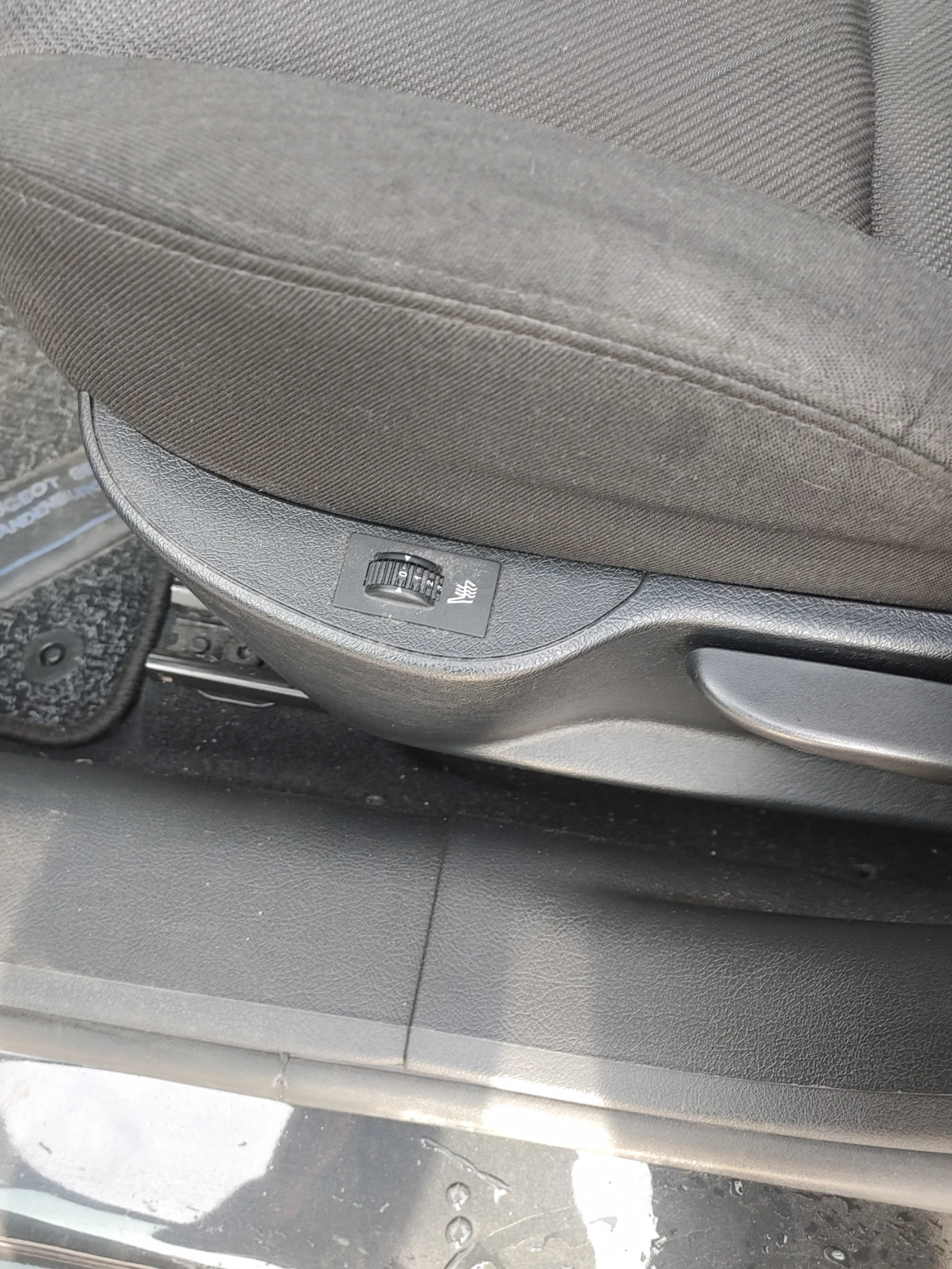 Peugeot 207, снимка 9 - Автомобили и джипове - 54247140