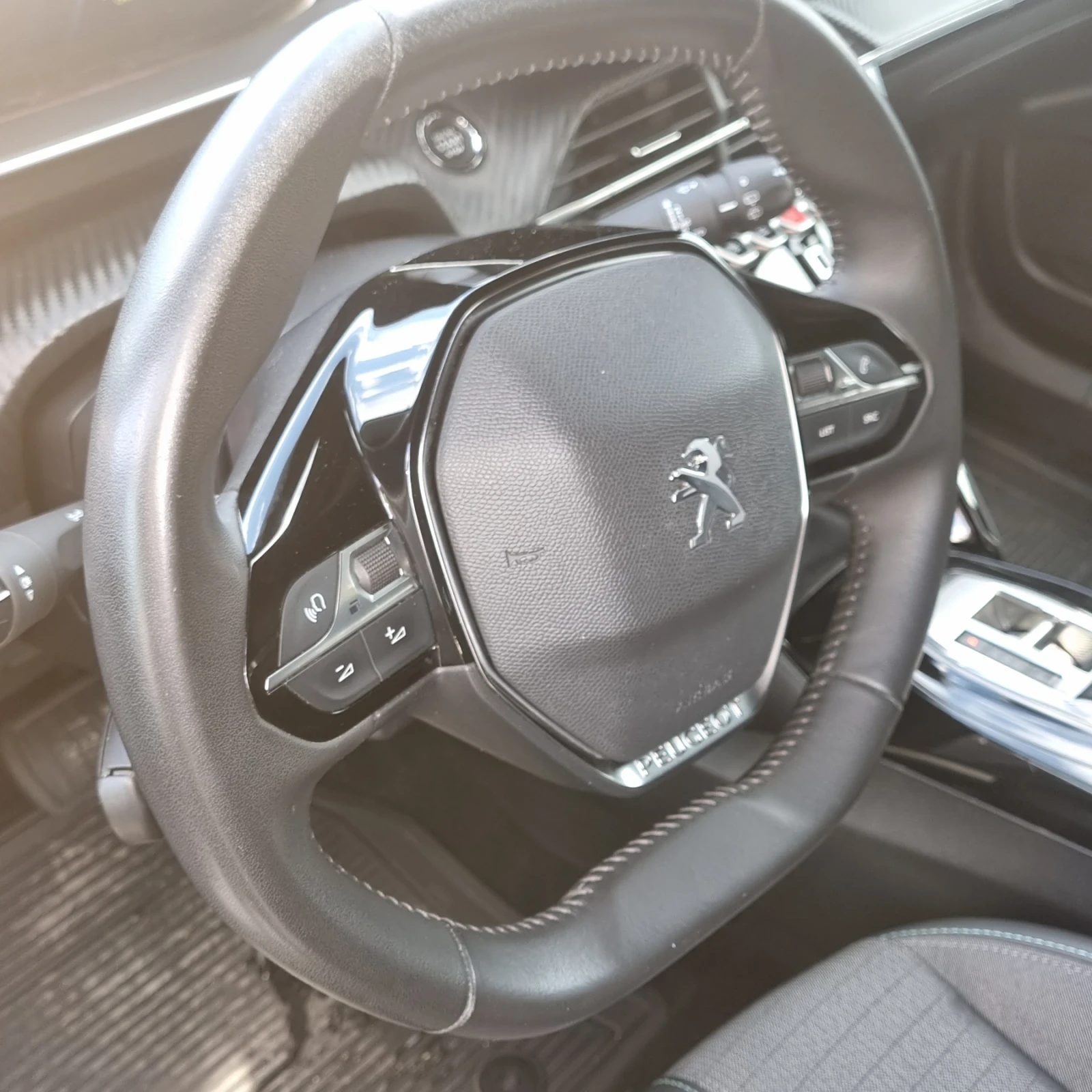 Peugeot 2008 Allure, снимка 10 - Автомобили и джипове - 54692394