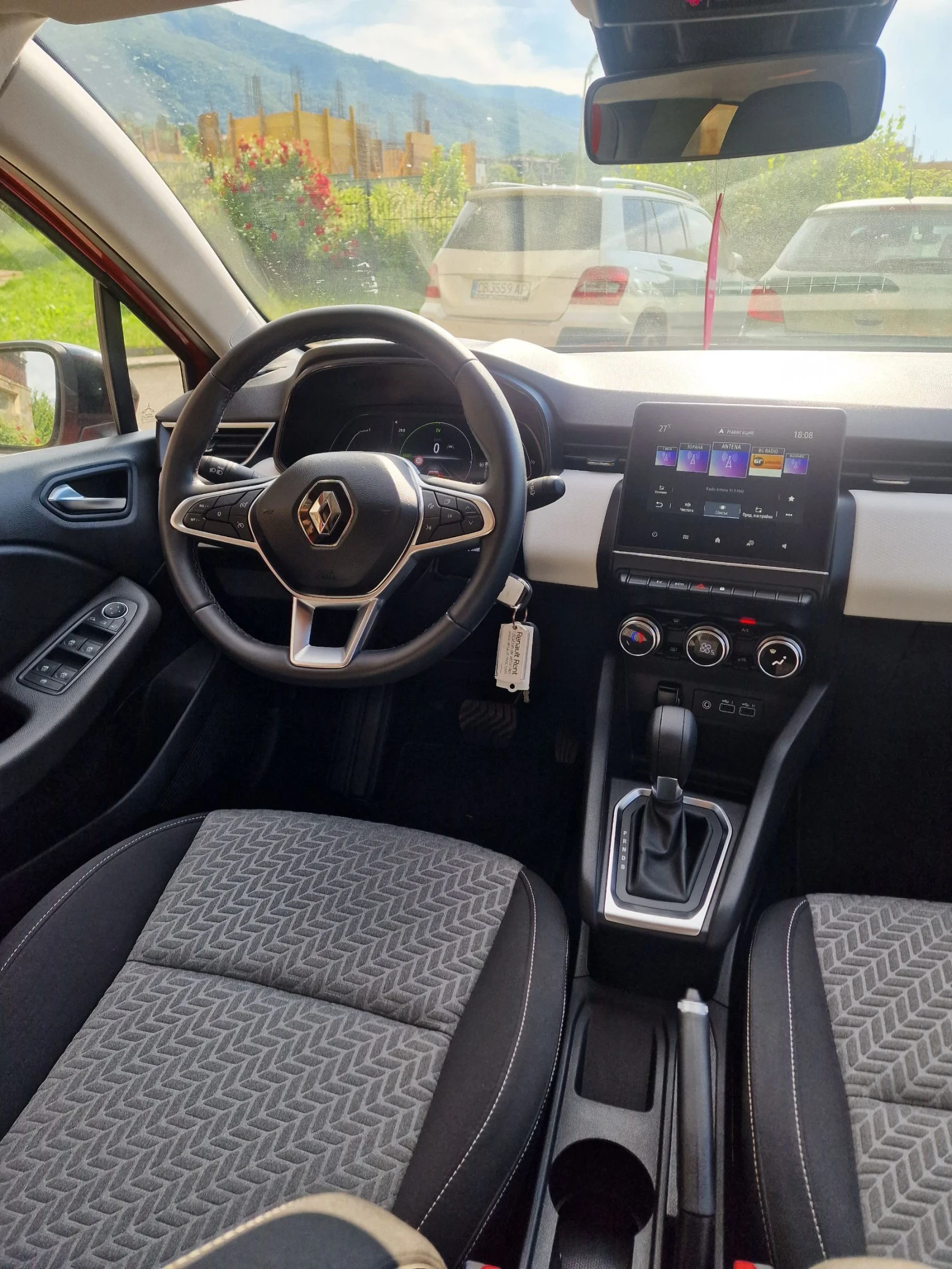Renault Clio 1.6 E-tech Hybrid , снимка 13 - Автомобили и джипове - 55084742