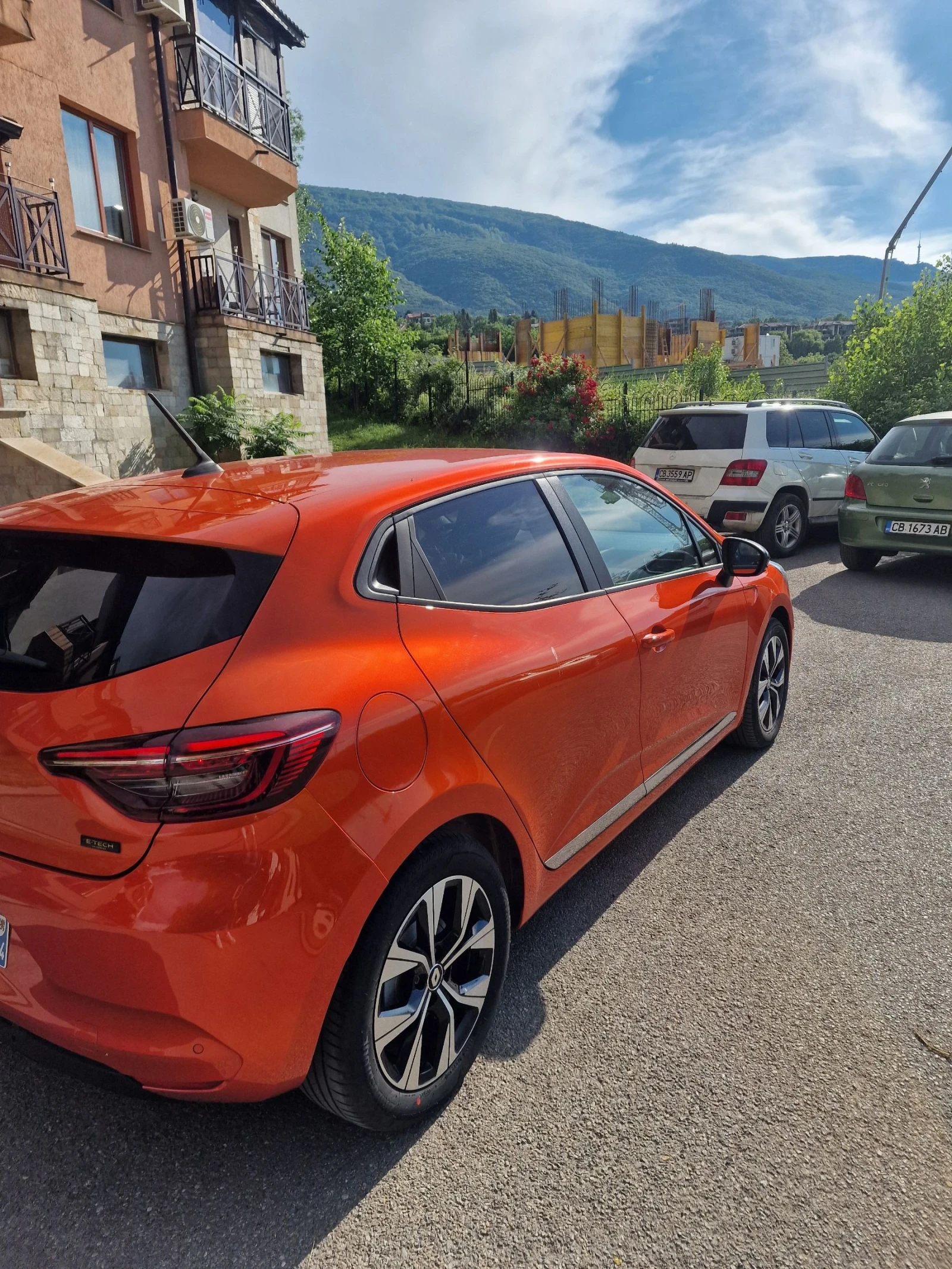 Renault Clio 1.6 E-tech Hybrid , снимка 4 - Автомобили и джипове - 55084742
