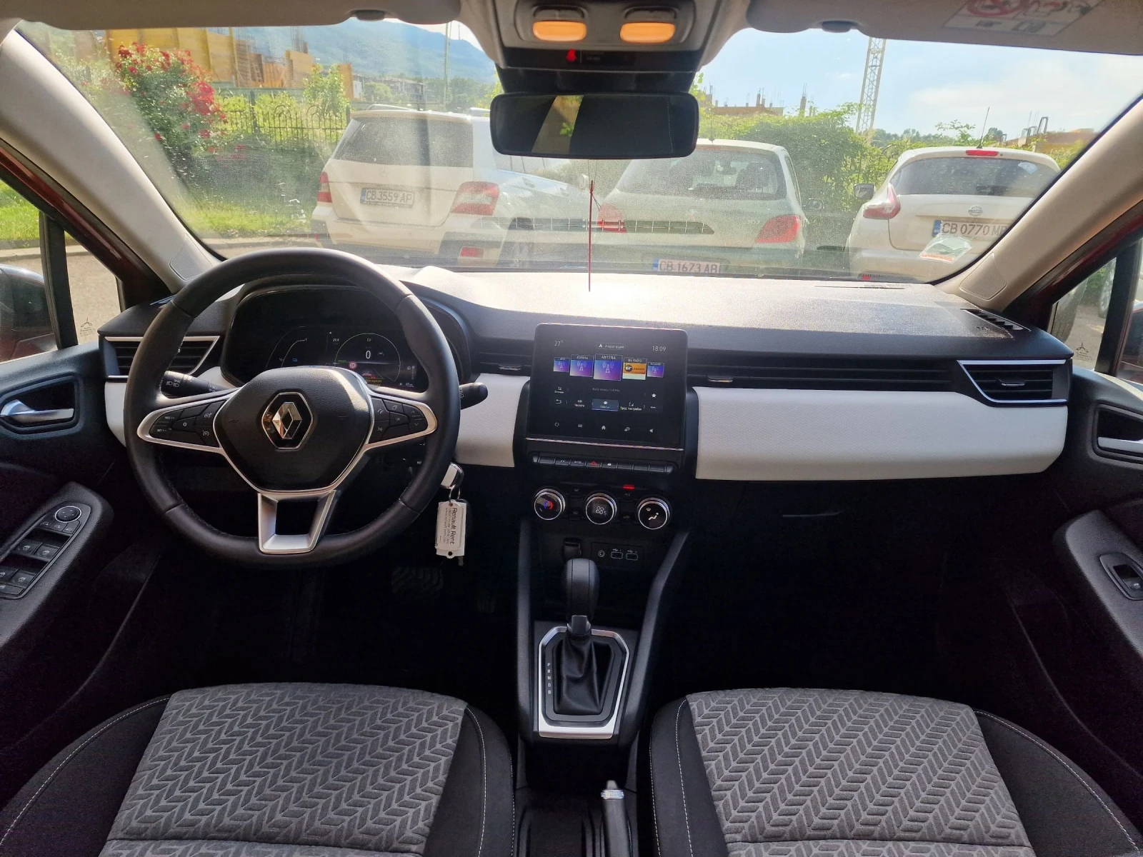 Renault Clio 1.6 E-tech Hybrid , снимка 6 - Автомобили и джипове - 55084742