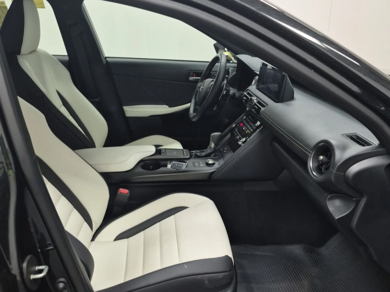 Lexus IS 350 AWD 3.5L 6cyl, снимка 8 - Автомобили и джипове - 55134930