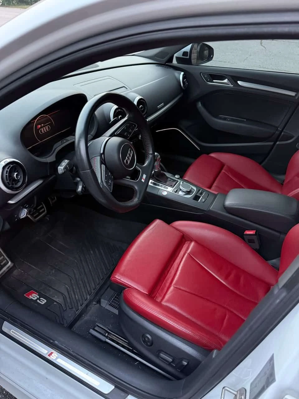 Audi S3 * Technik * АВТОКРЕДИТ БЕЗ ПЪРВОНАЧАЛНА ВНОСКА* , снимка 4 - Автомобили и джипове - 55391675