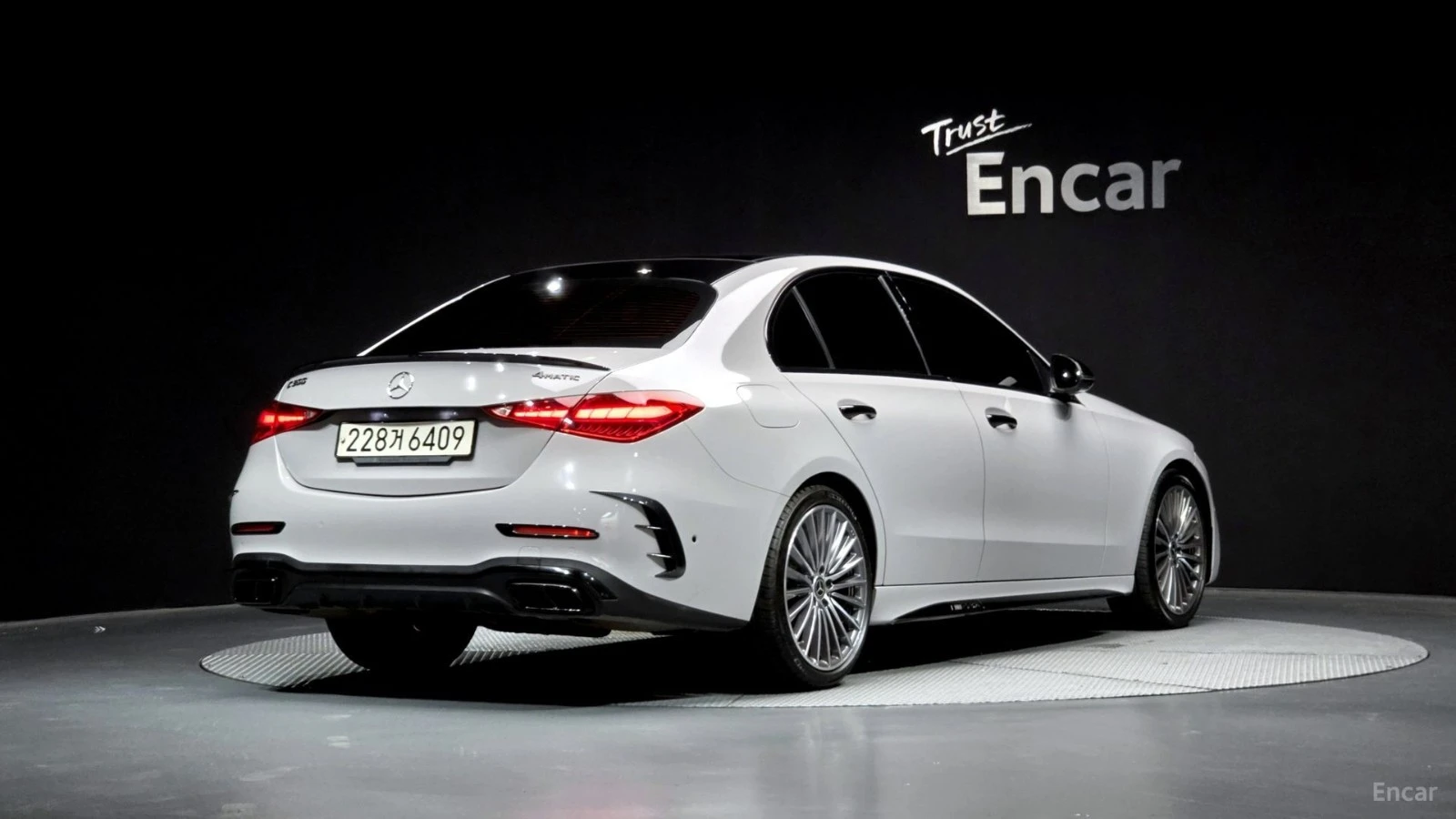 Mercedes-Benz C 300 4MATIC/AMG-LINE/SUNROOF/DRIVE-ASSISTS/360VIEW, снимка 3 - Автомобили и джипове - 55446649