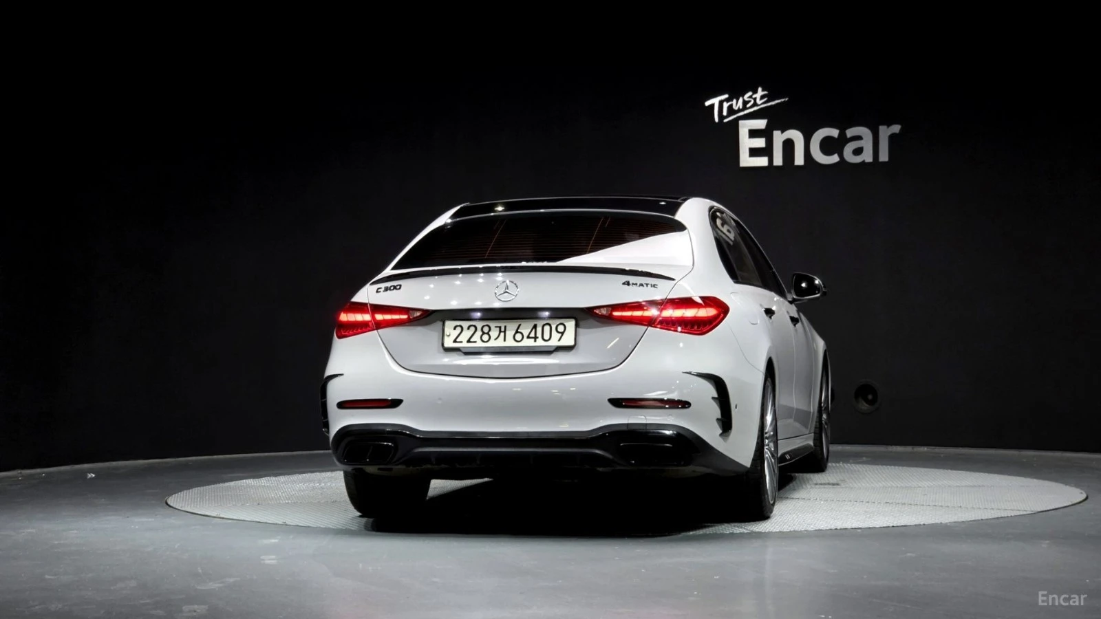 Mercedes-Benz C 300 4MATIC/AMG-LINE/SUNROOF/DRIVE-ASSISTS/360VIEW, снимка 4 - Автомобили и джипове - 55446649