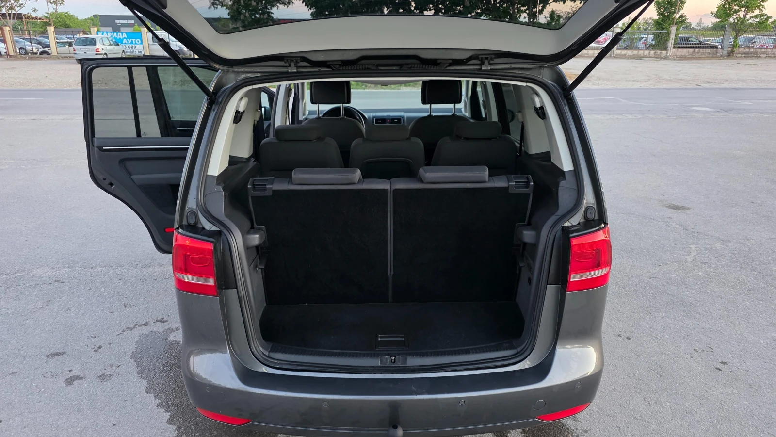 VW Touran АВТОМАТ/R-LINE/7m, снимка 15 - Автомобили и джипове - 55513964
