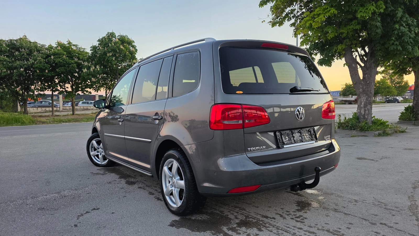 VW Touran АВТОМАТ/R-LINE/7m, снимка 4 - Автомобили и джипове - 55513964